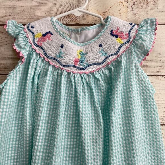 TWINS! TWO MARMELLATA SMOCKED SEERSUCKER DRESSES WITH EMBROIDERED SEAHORSES - Picture 4 of 11
